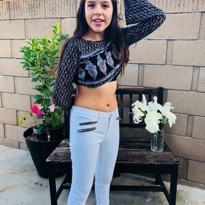 White jeans with zipper detail​